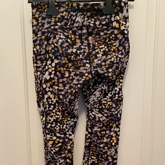 Lululemon Wunder-Under Leggings - Picture 2 of 4